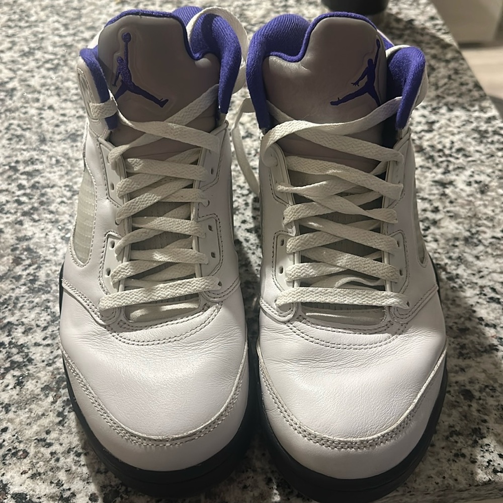 Air Jordans 5 Purple
No box
Size 9.5
